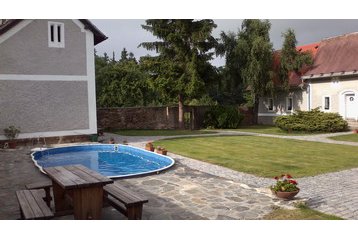 Cehia Privát Volárna, Exteriorul